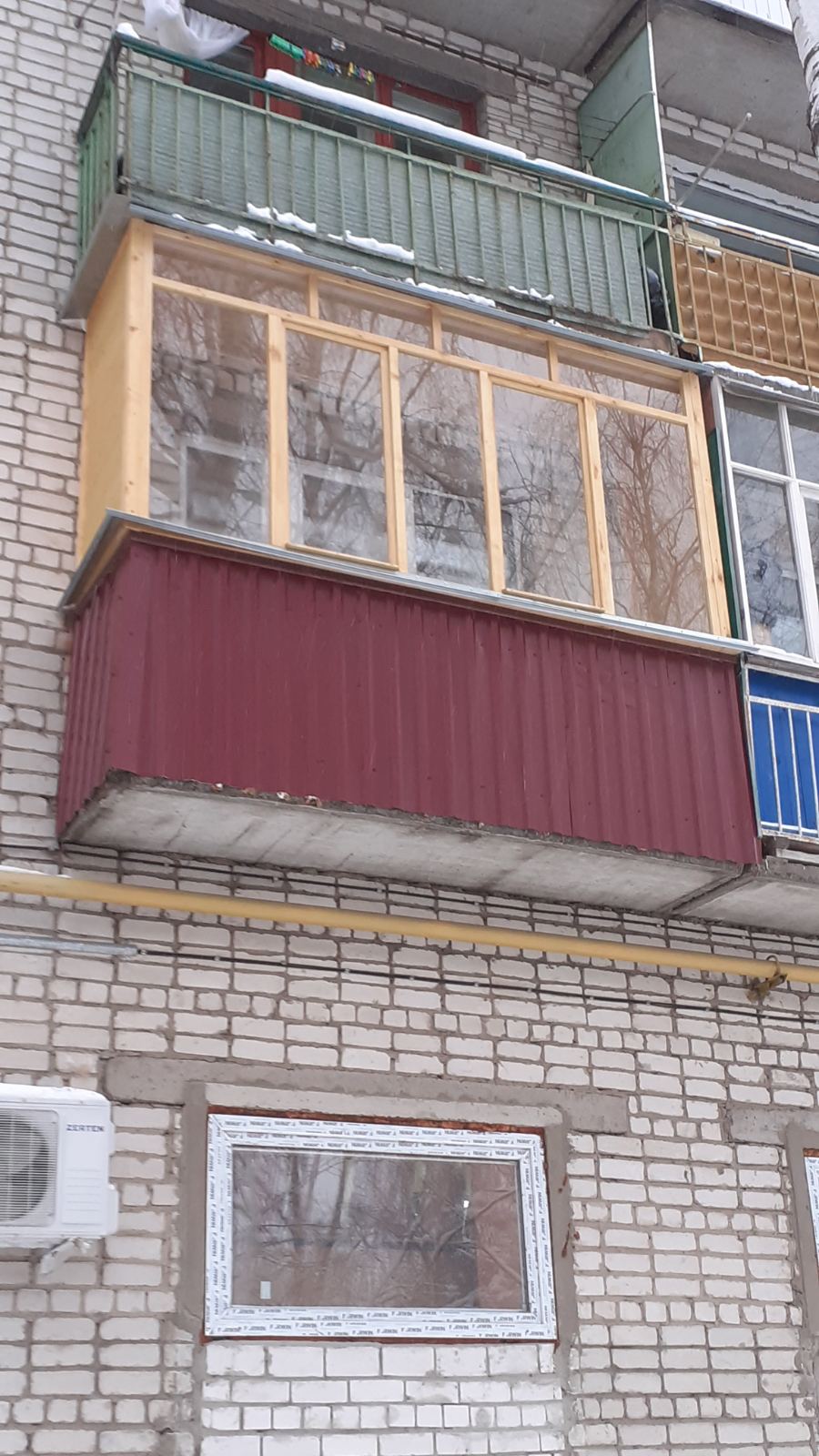 Остекление балкона деревянными рамами Остекление балкона деревянными рамами